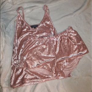 Von Maur  2 Piece PJ Set Pink Velvet